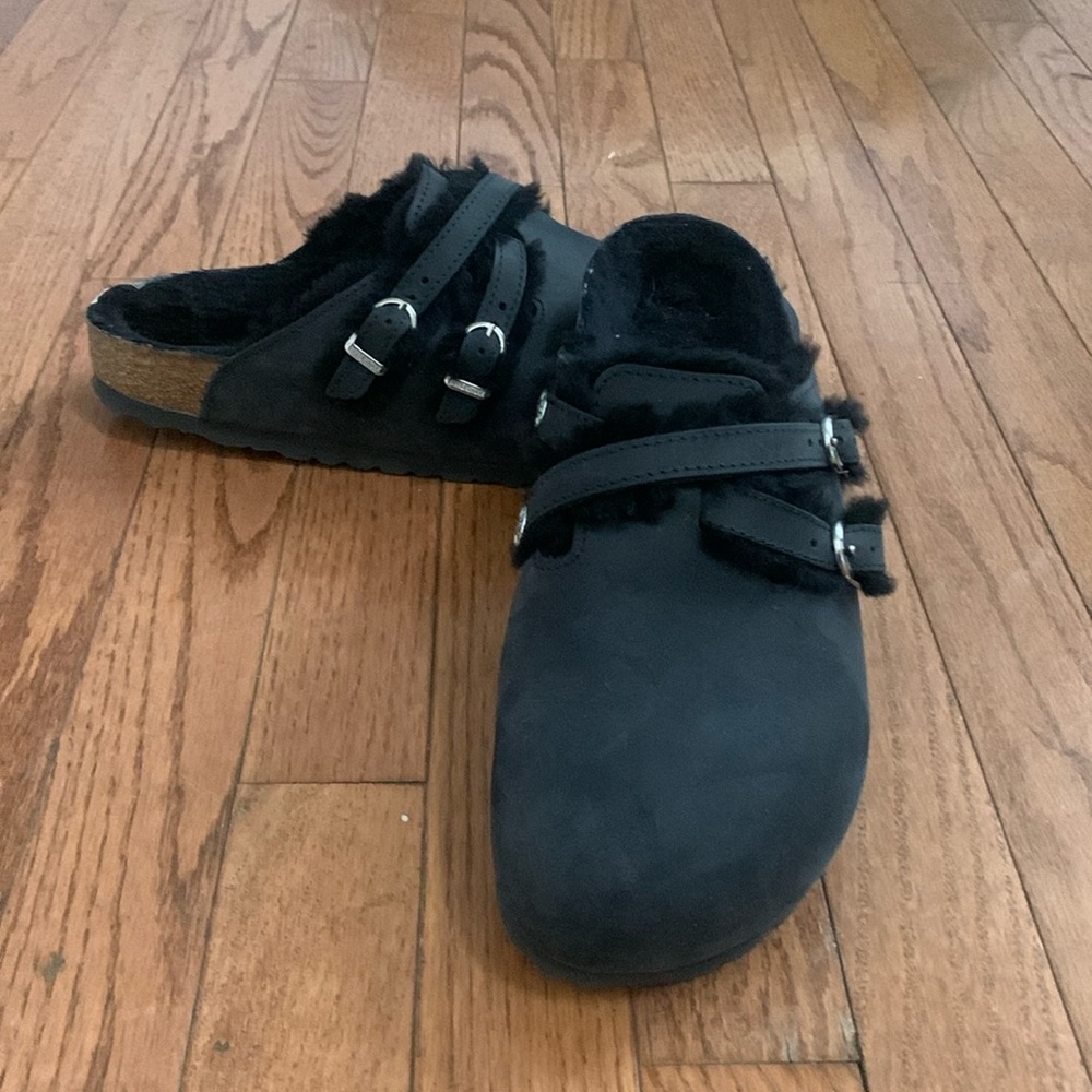 Birkenstock fur lined clog with buckle